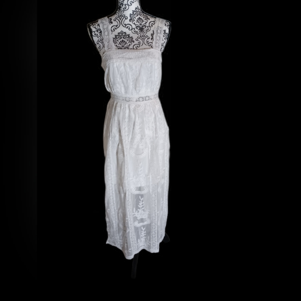 Elegant White Lace Maxi Dress